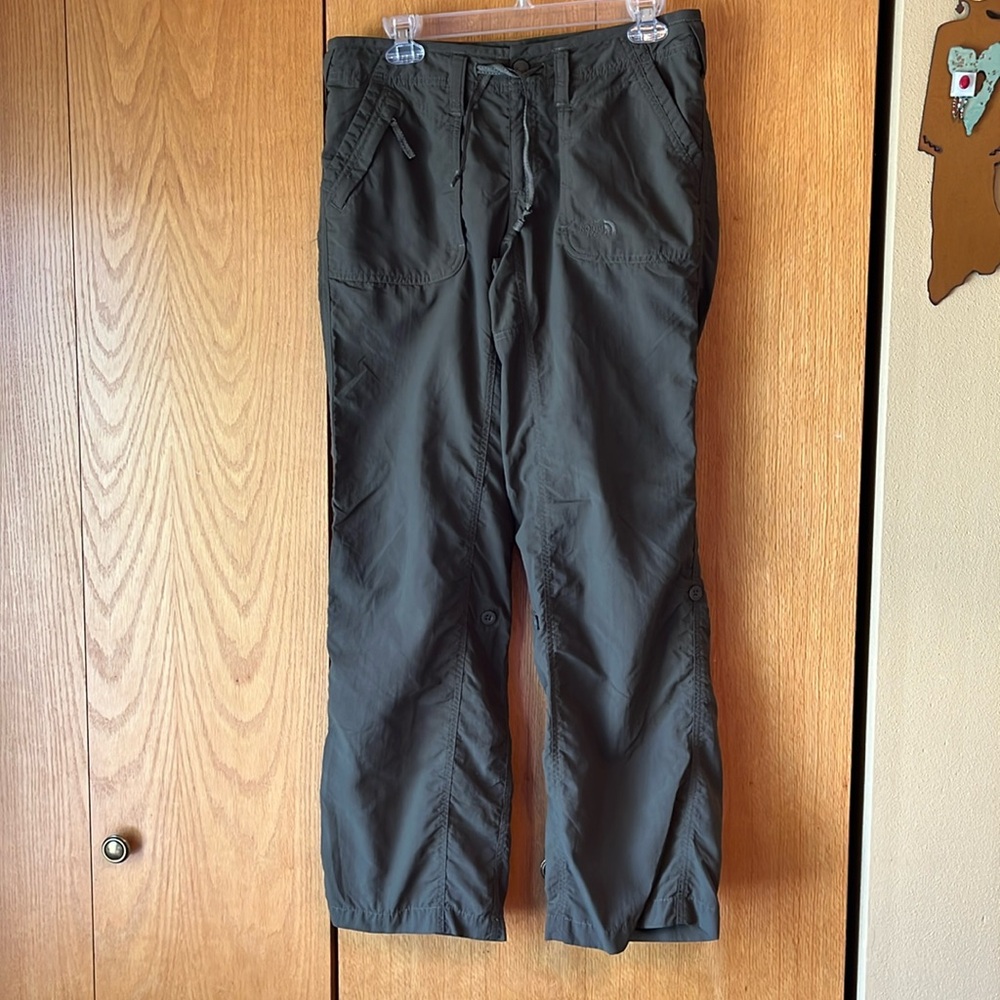 North Face Women's size 8 woven nylon dark green cuffable convertible pants EUC